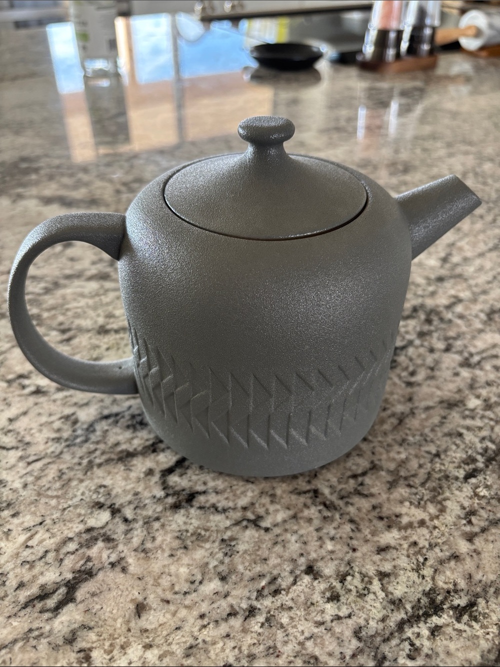 Nami Teapot - Raven